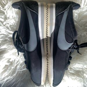 SOLD 👟’15 Nike Cortez Sneakers